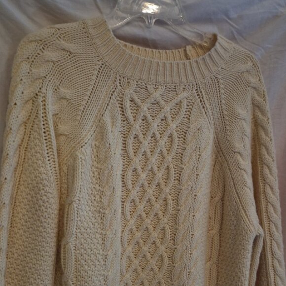 Elegant Cream Cable Knit Sweater UPSCALE QUALTY - Picture 1 of 1